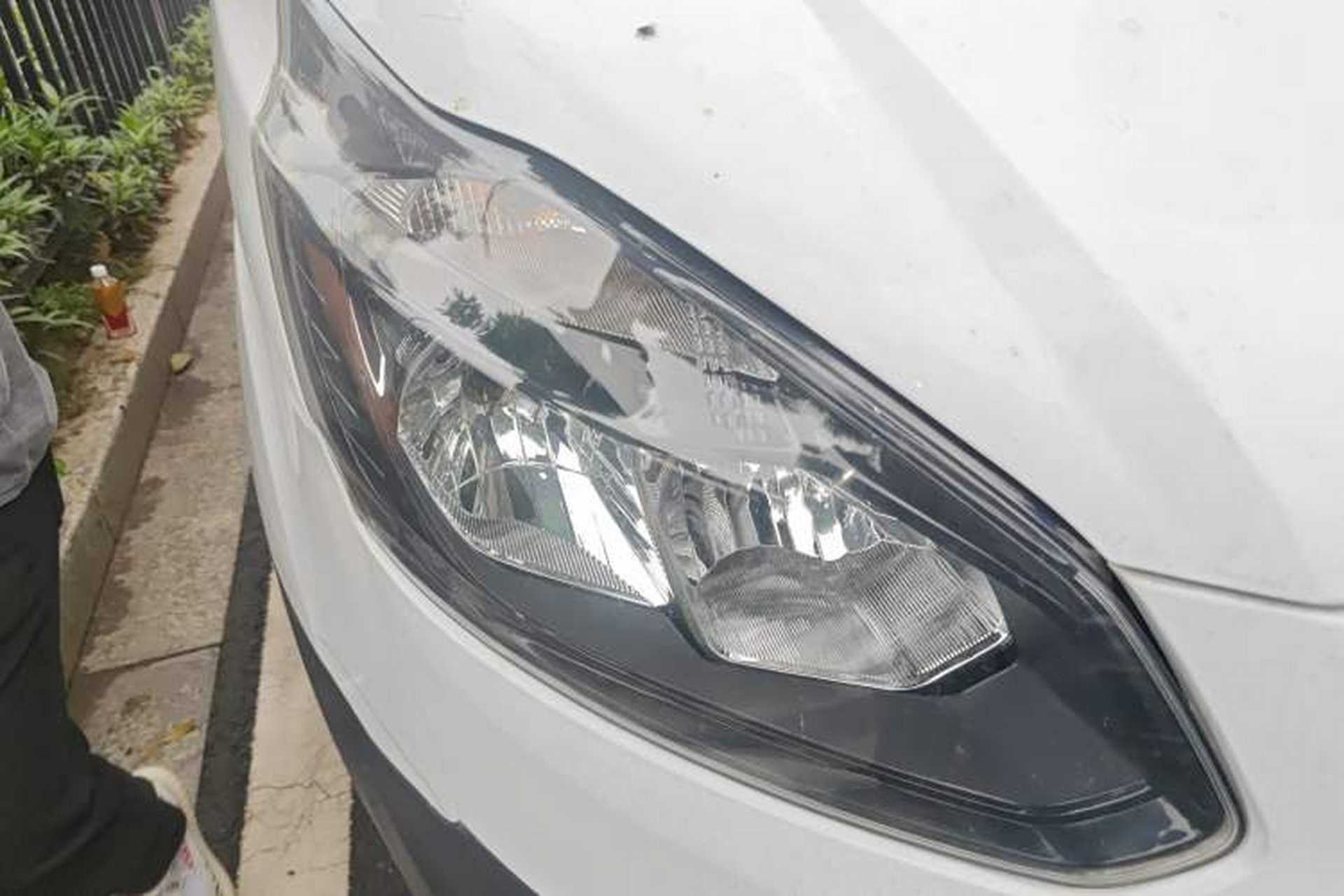 Used Ford Transit 2017 2.0T Diesel Multi-Purpose Commercial Vehicle Short Wheelbase Low Roof China V Standard Right Front Headlight