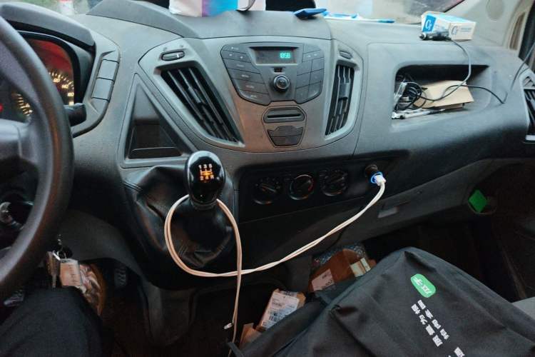 Used Ford Transit 2017 2.0T Diesel Multi-Purpose Commercial Vehicle Short Wheelbase Low Roof China V Standard Audio And AC Panel