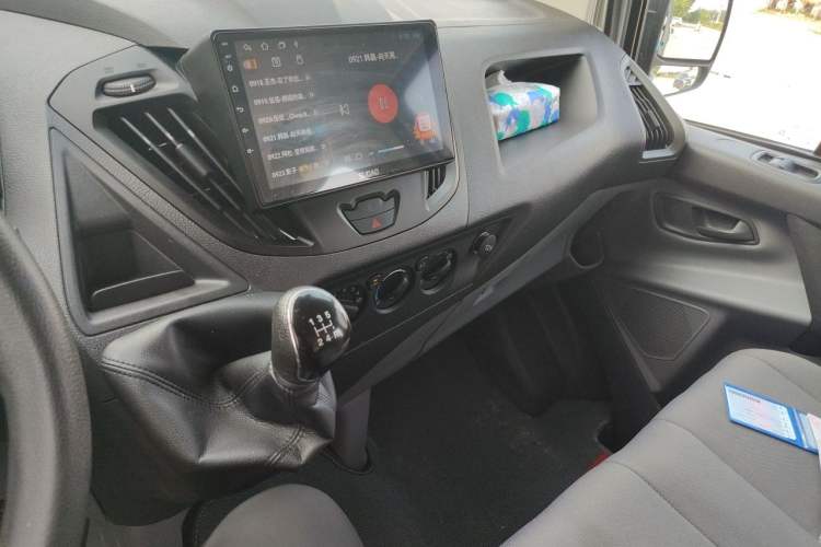 Used Ford Transit 2017 2.0T Diesel Multi-Purpose Commercial Vehicle Short Wheelbase Low Roof China V Standard Audio And AC Panel