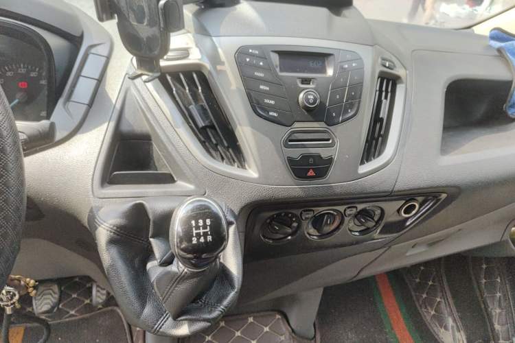 Used Ford Transit 2017 2.0T Gasoline Multi-Purpose Commercial Vehicle Short Wheelbase Mid-Roof China V Standard Audio And AC Panel