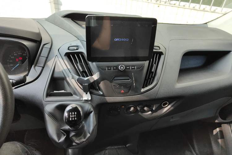 Used Ford Transit 2017 2.0T Gasoline Multi-Purpose Commercial Vehicle Short Wheelbase Low Roof China V Standard Audio And AC Panel