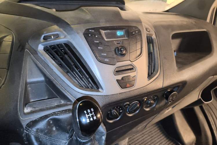 Used Ford Transit 2017 2.0T Diesel Multi-Function Commercial Vehicle Mid-Drive Mid-Roof China V Standard Audio And AC Panel