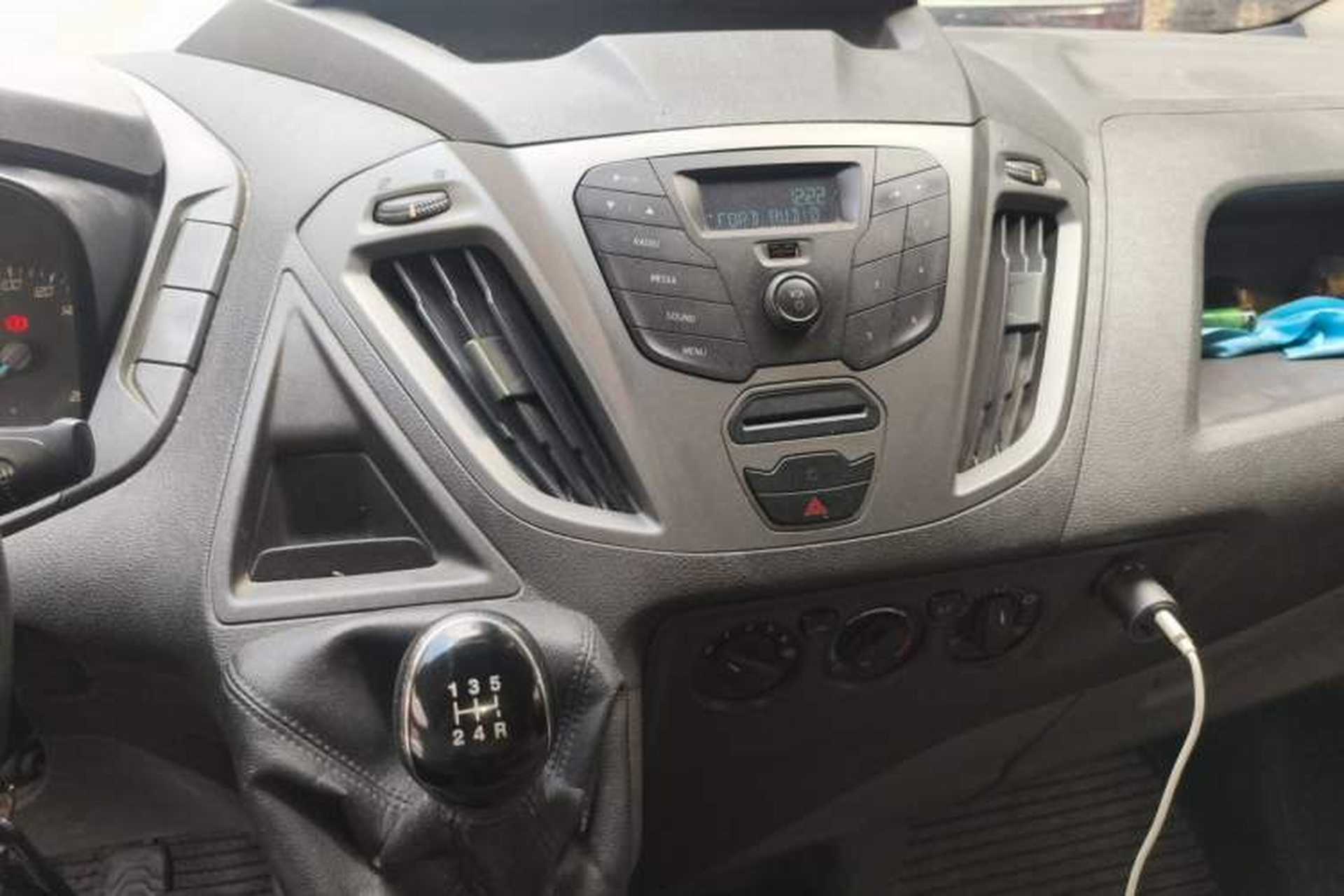 Used Ford Transit 2017 2.0T Diesel Multi-Function Commercial Vehicle Short Wheelbase Mid-Roof China V Standard Audio And AC Panel