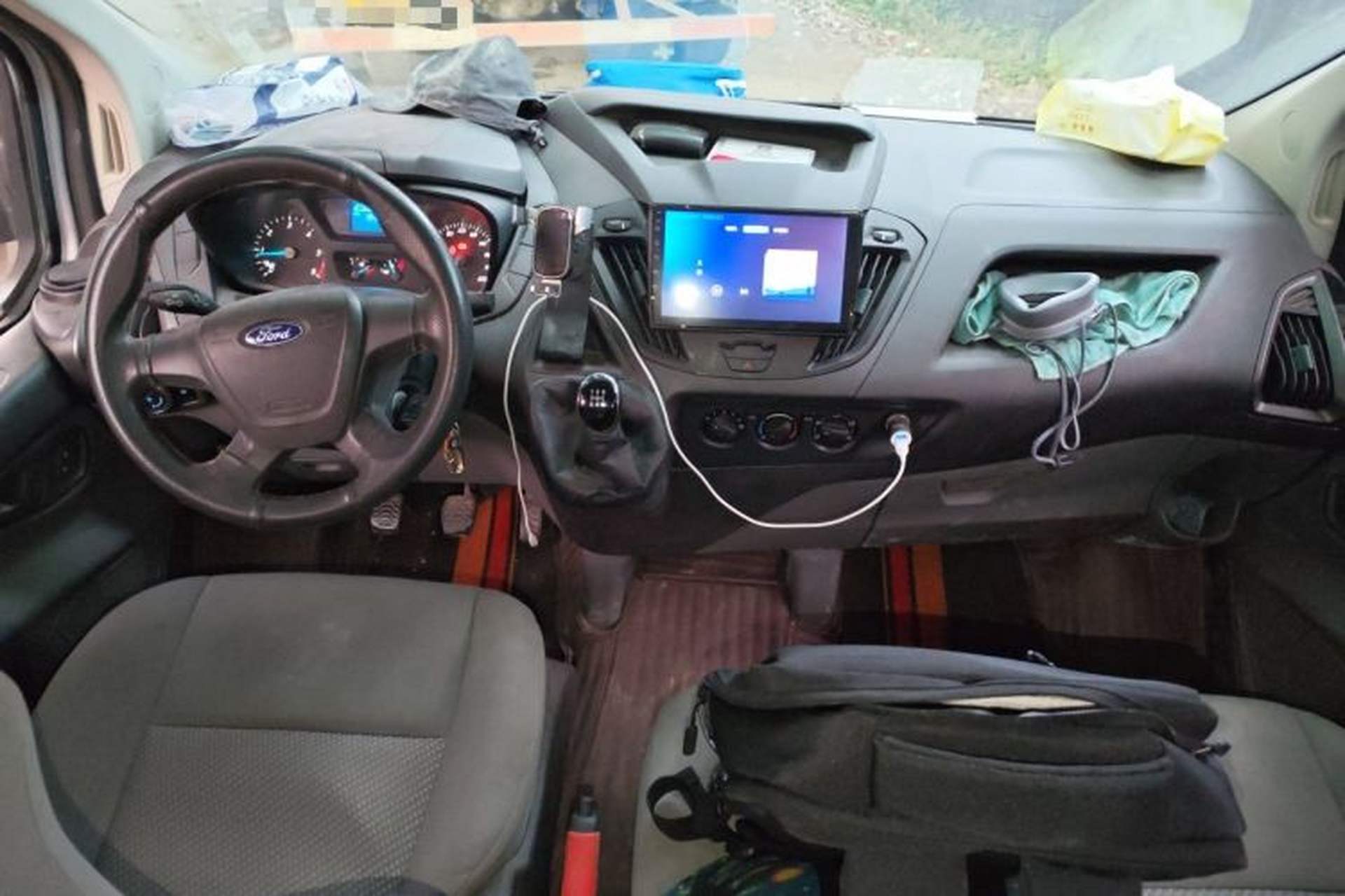 Used Ford Transit 2017 2.0T Diesel Multi-Purpose Commercial Vehicle Short Wheelbase Low Roof China V Standard Center Console