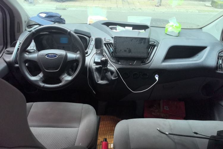 Used Ford Transit 2017 2.0T Diesel Multi-Purpose Commercial Vehicle Short Wheelbase Low Roof China V Standard Center Console