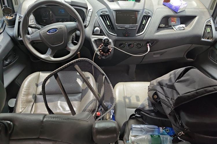 Used Ford Transit 2017 2.0T Diesel Multi-Function Commercial Vehicle Mid-Drive Mid-Roof China V Standard Center Console