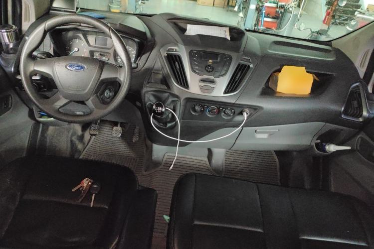 Used Ford Transit 2017 2.0T Diesel Multi-Purpose Commercial Vehicle Short Wheelbase Low Roof China V Standard Center Console