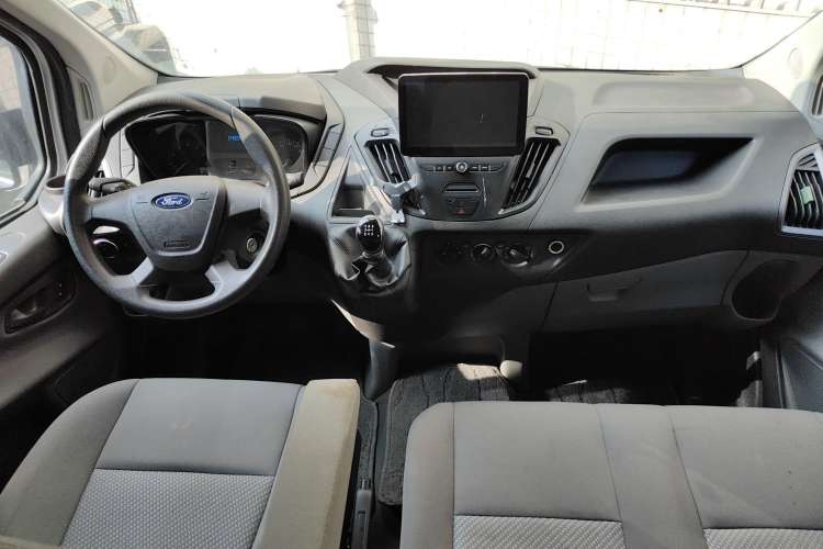 Used Ford Transit 2017 2.0T Gasoline Multi-Purpose Commercial Vehicle Short Wheelbase Low Roof China V Standard Center Console