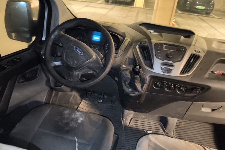 Used Ford Transit 2017 2.0T Diesel Multi-Function Commercial Vehicle Mid-Drive Mid-Roof China V Standard Center Console