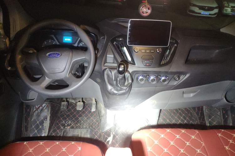 Used Ford Transit 2017 2.0T Diesel Multi-Function Commercial Vehicle Mid-Drive Mid-Roof China V Standard Center Console