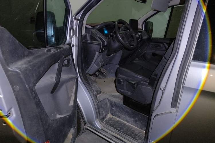 Used Ford Transit 2017 2.0T Diesel Multi-Purpose Commercial Vehicle Short Wheelbase Low Roof China V Standard Driver Seat