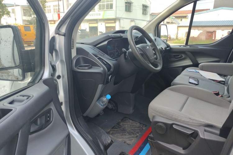 Used Ford Transit 2017 2.0T Diesel Multi-Purpose Commercial Vehicle Short Wheelbase Low Roof China V Standard Driver Seat
