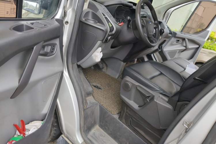 Used Ford Transit 2017 2.0T Diesel Multi-Purpose Commercial Vehicle Short Wheelbase Low Roof China V Standard Driver Seat