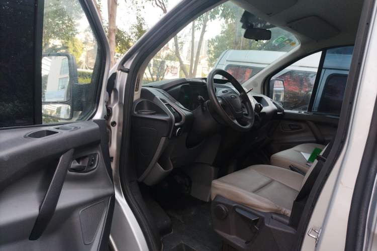 Used Ford Transit 2017 2.0T Diesel Multi-Function Commercial Vehicle Mid-Drive Mid-Roof China V Standard Driver Seat