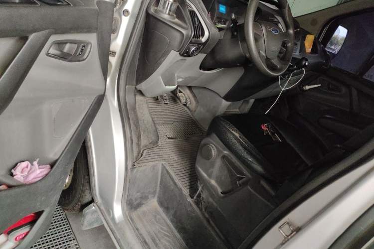 Used Ford Transit 2017 2.0T Diesel Multi-Purpose Commercial Vehicle Short Wheelbase Low Roof China V Standard Driver Seat