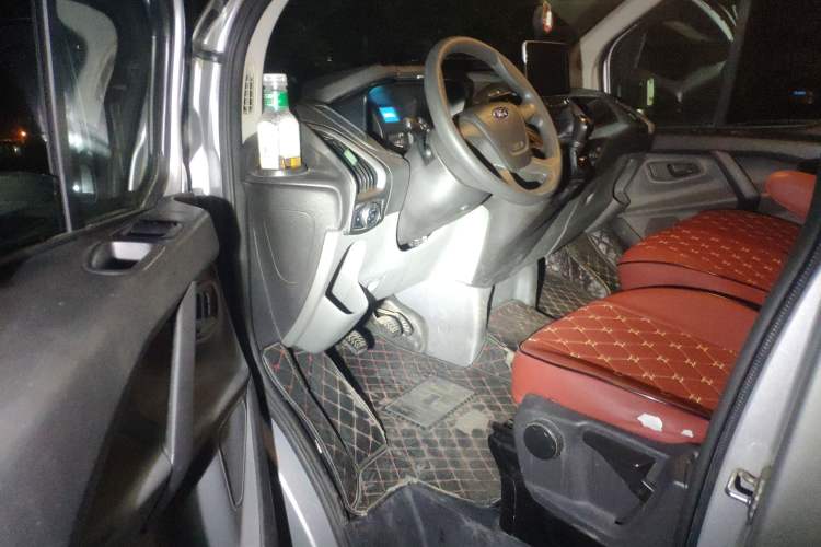 Used Ford Transit 2017 2.0T Diesel Multi-Function Commercial Vehicle Mid-Drive Mid-Roof China V Standard Driver Seat
