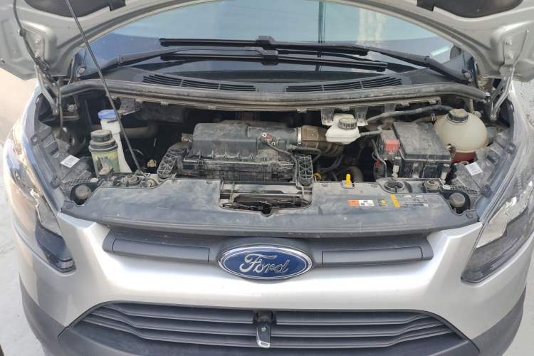 Used Ford Transit 2017 2.0T Diesel Multi-Purpose Commercial Vehicle Short Wheelbase Low Roof China V Standard Engine Bay