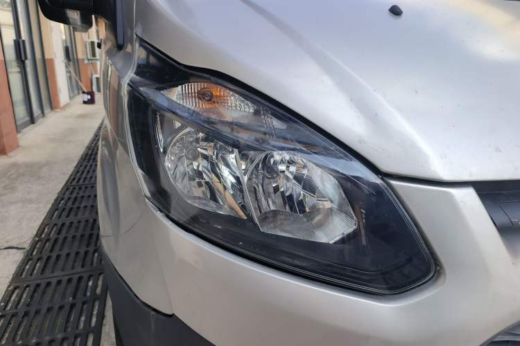 Used Ford Transit 2017 2.0T Diesel Multi-Purpose Commercial Vehicle Mid-Drive Mid-Roof China IV Standard Exterior 6