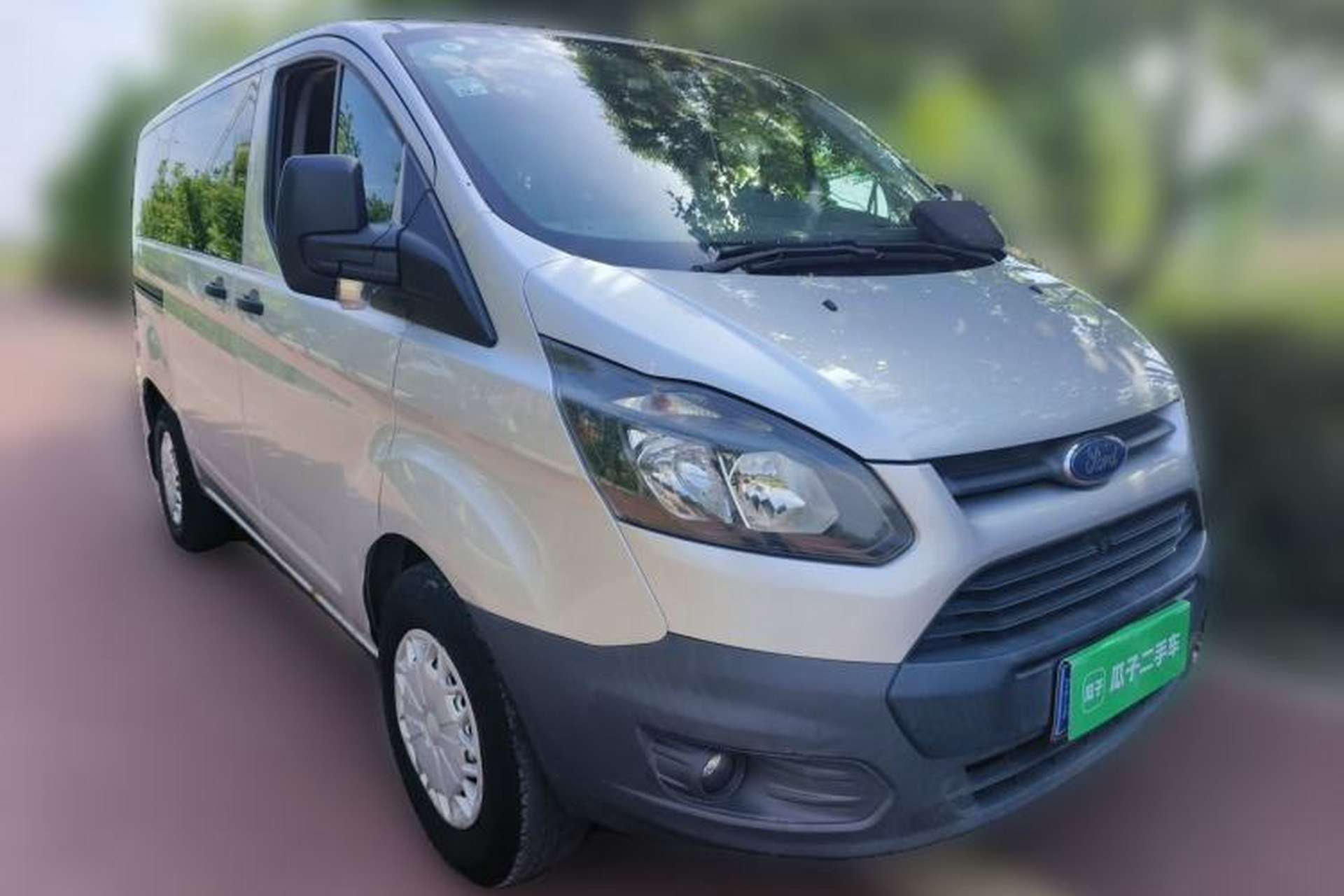 Used Ford Transit 2017 2.0T Diesel Multi-Purpose Commercial Vehicle Short Wheelbase Low Roof China IV Standard Front Right 45 Deg