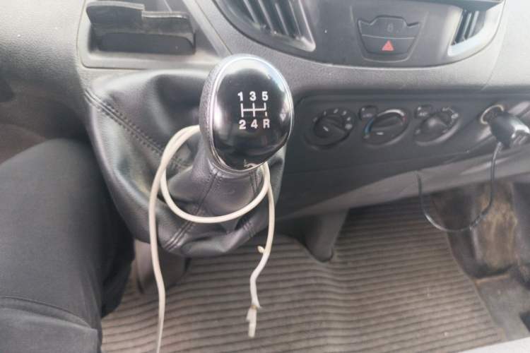Used Ford Transit 2017 2.0T Diesel Multi-Function Commercial Vehicle Mid-Drive Mid-Roof China V Standard Gear Lever