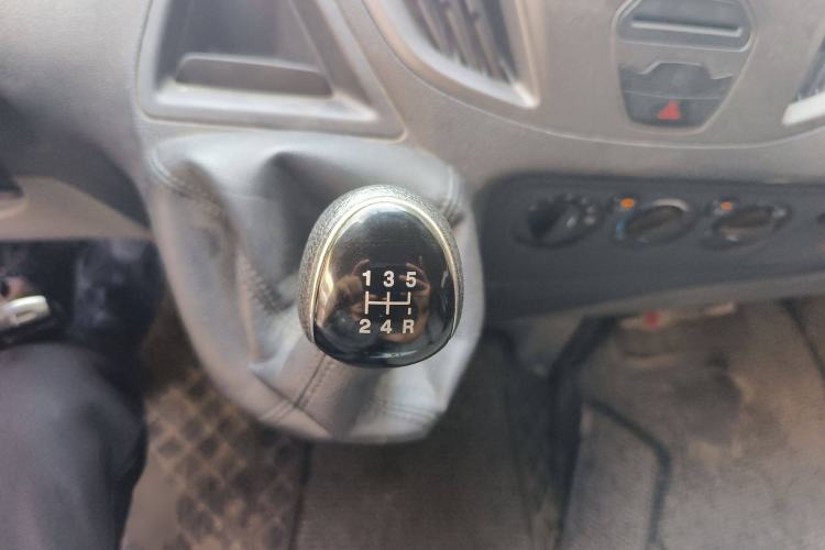 Used Ford Transit 2017 2.0T Diesel Multi-Purpose Commercial Vehicle Mid-Drive Mid-Roof China IV Standard Gear Lever