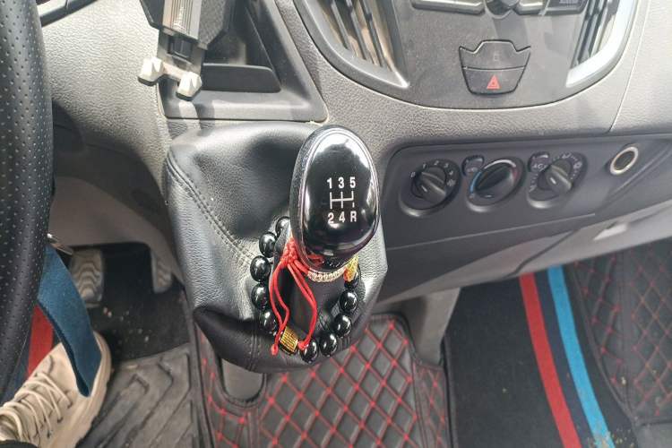 Used Ford Transit 2017 2.0T Gasoline Automatic Multi-Function Commercial Vehicle Mid-Drive Mid-Roof China V-standard Gear Lever