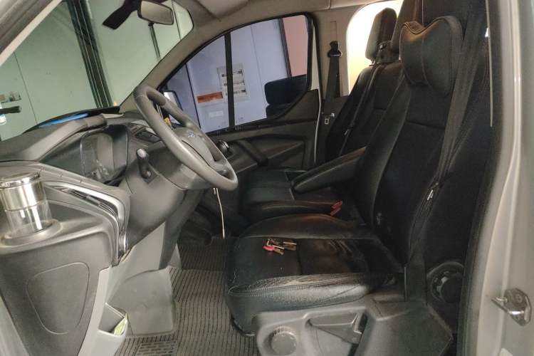 Used Ford Transit 2017 2.0T Diesel Multi-Purpose Commercial Vehicle Short Wheelbase Low Roof China V Standard Left Front Seat