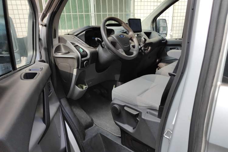 Used Ford Transit 2017 2.0T Gasoline Multi-Purpose Commercial Vehicle Short Wheelbase Low Roof China V Standard Left Front Seat