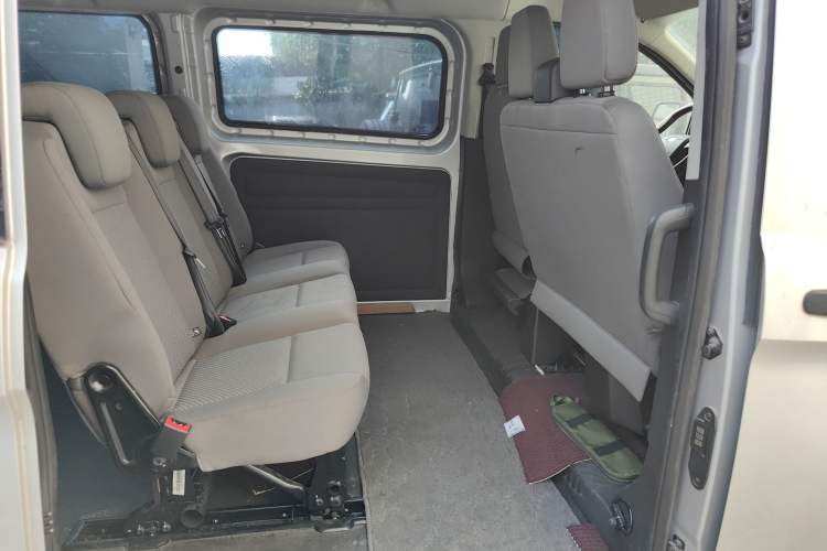 Used Ford Transit 2017 2.0T Gasoline Multi-Purpose Commercial Vehicle Short Wheelbase Low Roof China V Standard Left Rear Seat
