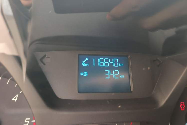 Used Ford Transit 2017 2.0T Diesel Multi-Purpose Commercial Vehicle Mid-Drive Mid-Roof China IV Standard Odometer Close Up