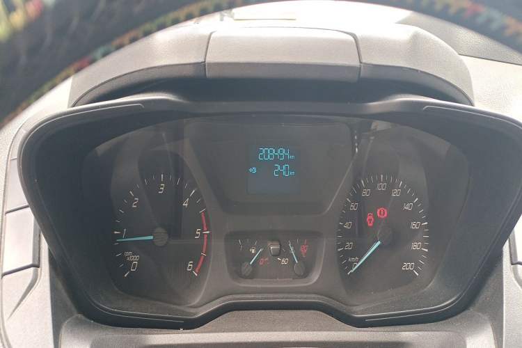 Used Ford Transit 2017 2.0T Gasoline Automatic Multi-Function Commercial Vehicle Mid-Drive Mid-Roof China V-standard Odometer Close Up