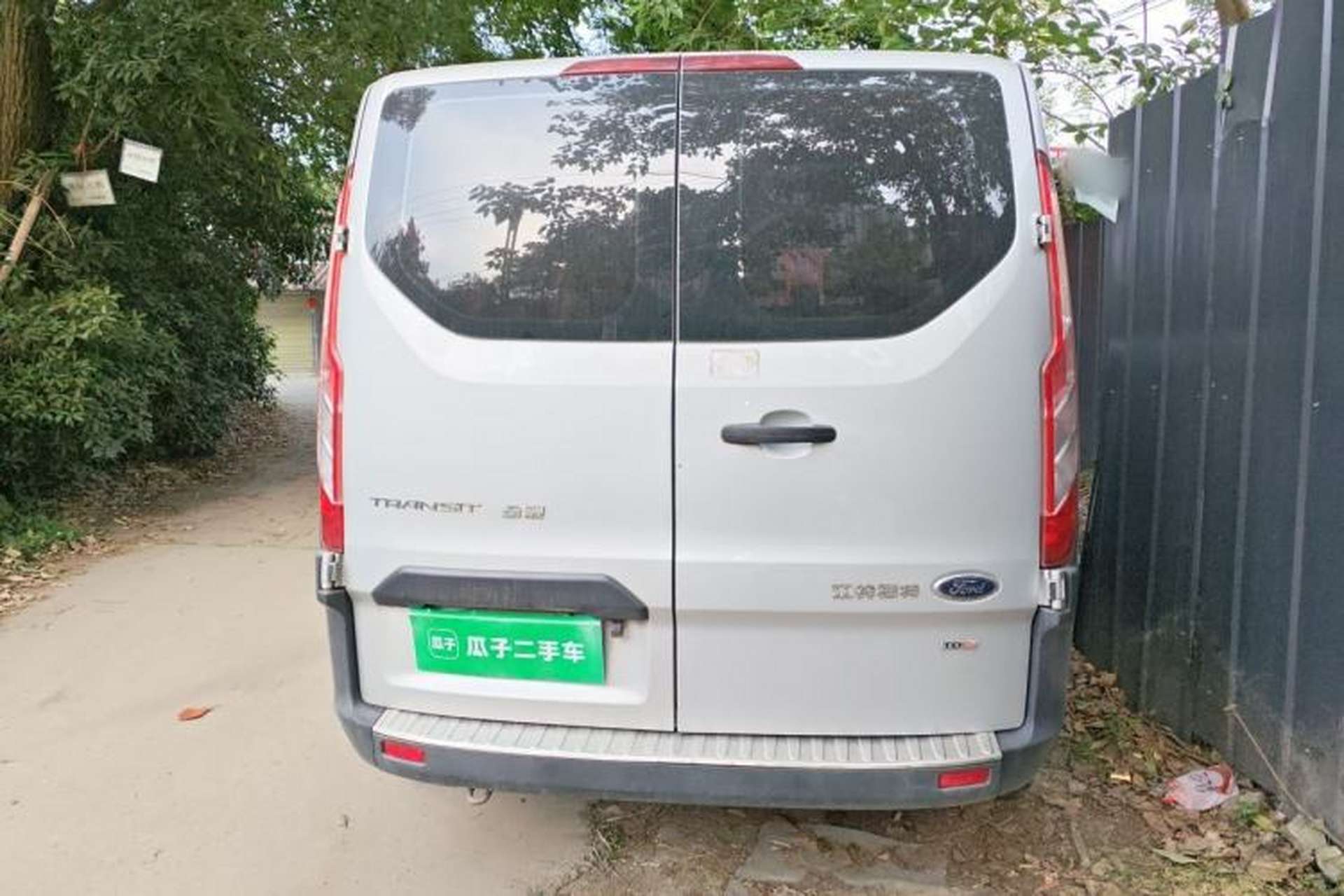 Used Ford Transit 2017 2.0T Diesel Multi-Purpose Commercial Vehicle Short Wheelbase Low Roof China V Standard Rear