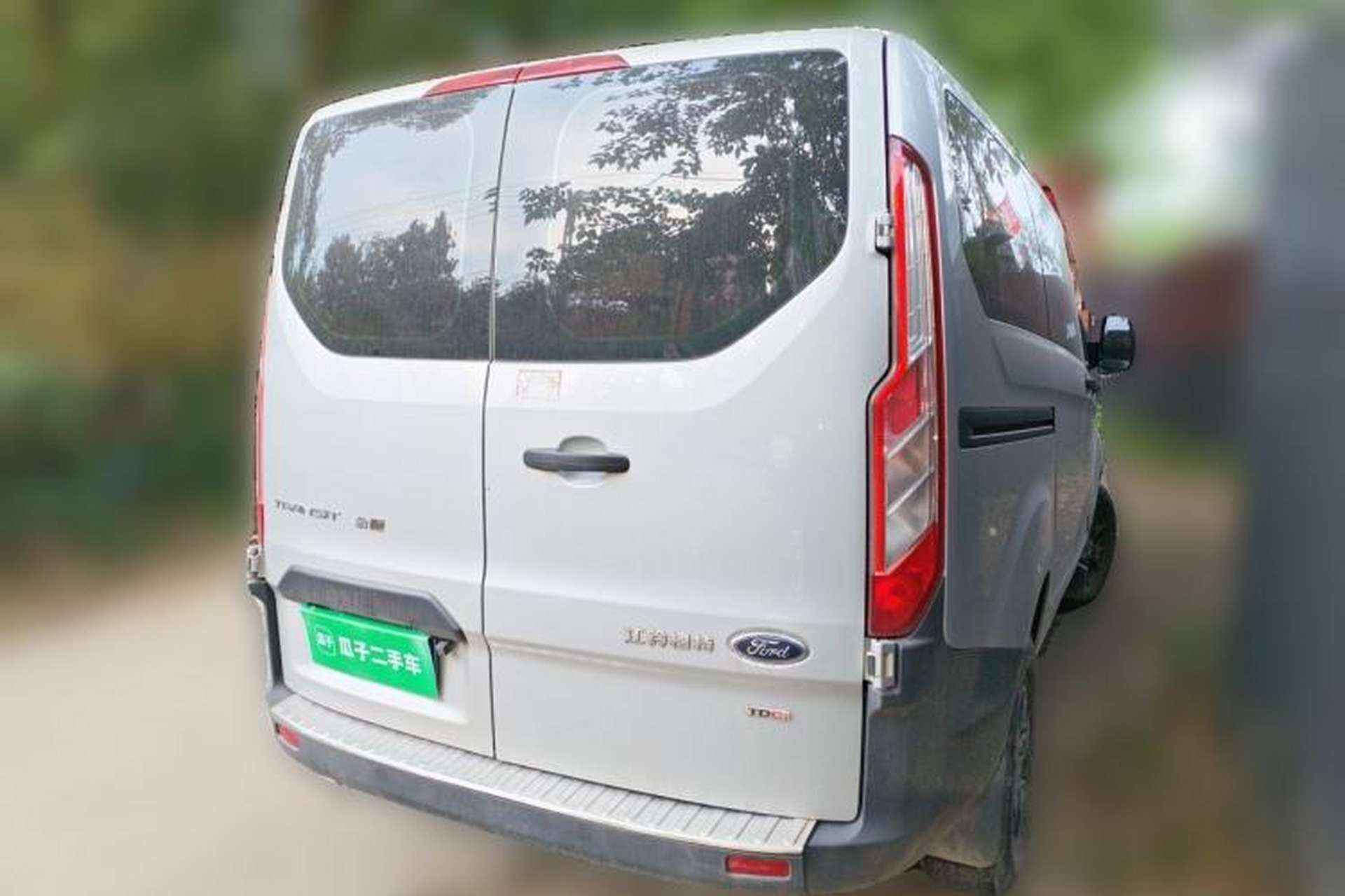 Used Ford Transit 2017 2.0T Diesel Multi-Purpose Commercial Vehicle Short Wheelbase Low Roof China V Standard Rear Right 45 Deg