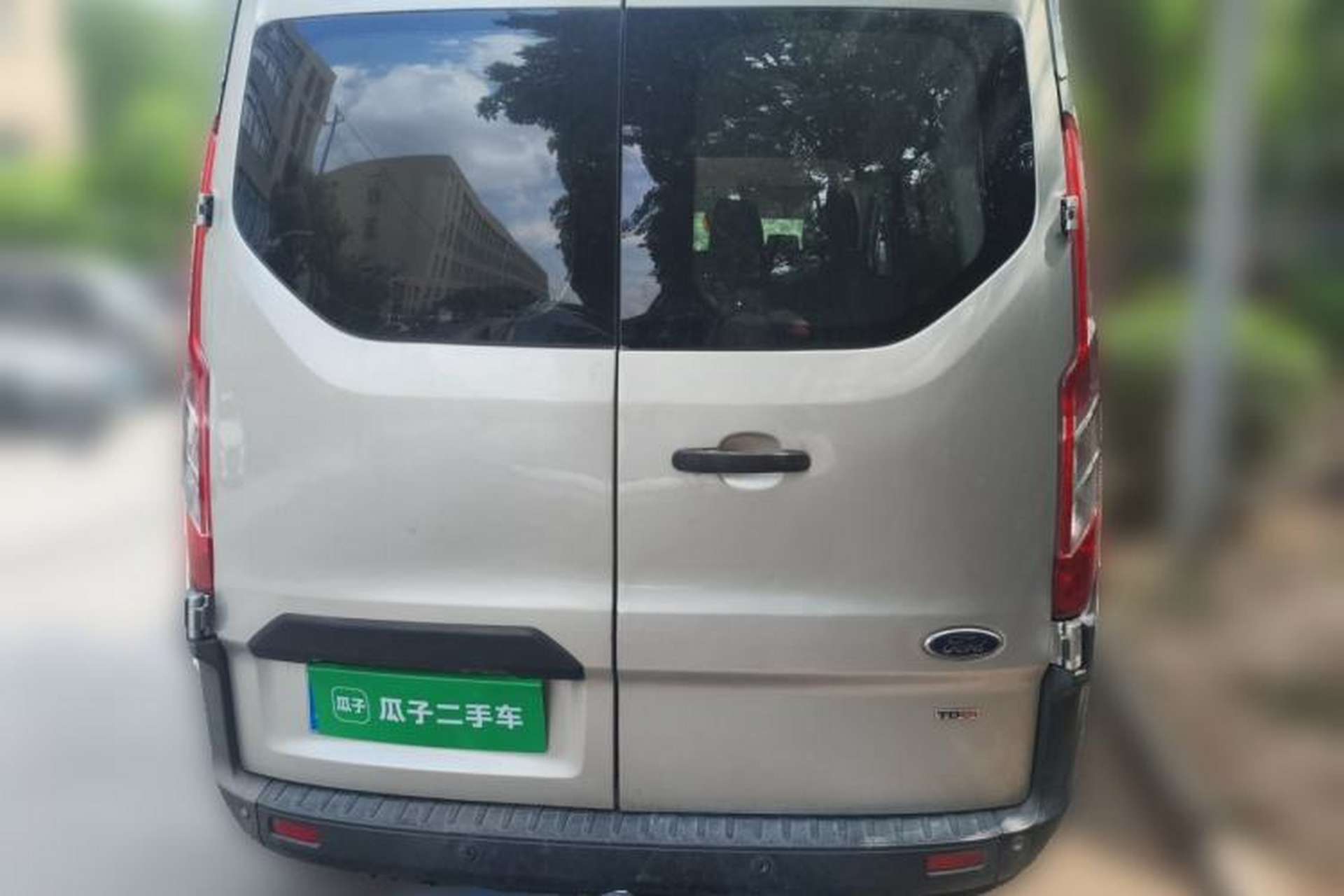 Used Ford Transit 2017 2.0T Diesel Multi-Function Commercial Vehicle Short Wheelbase Mid-Roof China V Standard Rear