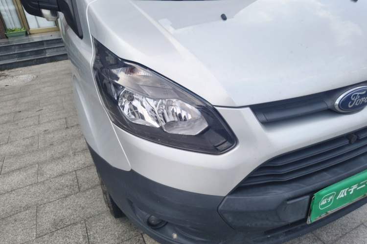Used Ford Transit 2017 2.0T Diesel Multi-Function Commercial Vehicle Mid-Drive Mid-Roof China V Standard Right Front Headlight