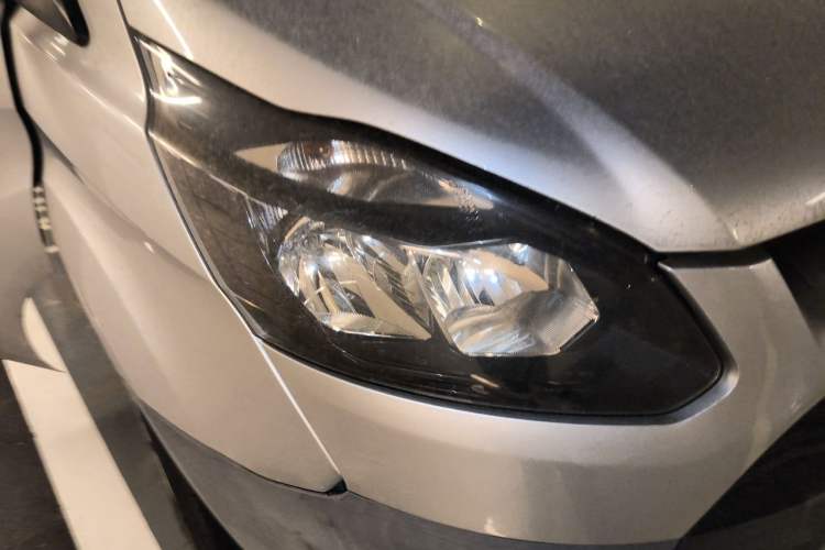 Used Ford Transit 2017 2.0T Diesel Multi-Function Commercial Vehicle Mid-Drive Mid-Roof China V Standard Right Front Headlight