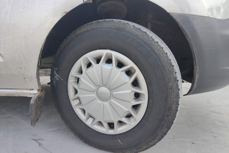 Used Ford Transit 2017 2.0T Diesel Multi-Purpose Commercial Vehicle Short Wheelbase Low Roof China V Standard Right Front Wheel Hub