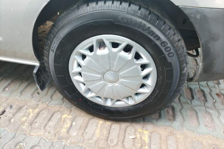 Used Ford Transit 2017 2.0T Diesel Multi-Function Commercial Vehicle Mid-Drive Mid-Roof China V Standard Right Front Wheel Hub