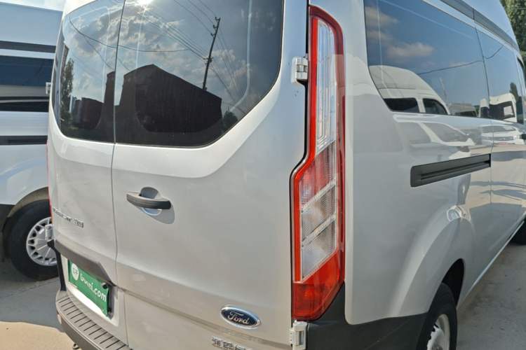 Used Ford Transit 2017 2.0T Diesel Multi-Function Commercial Vehicle Mid-Drive Mid-Roof China V Standard Right Rear Taillight