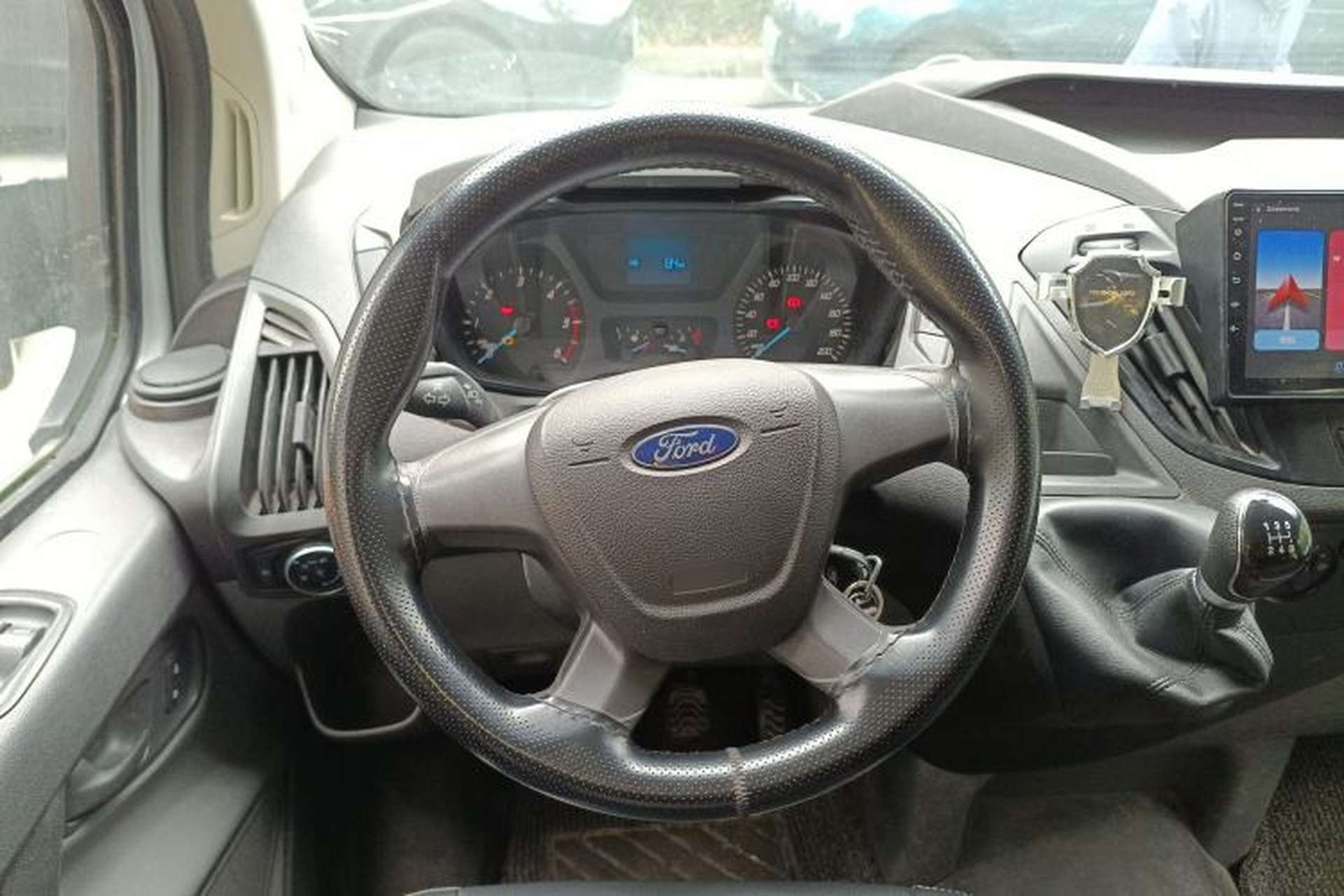 Used Ford Transit 2017 2.0T Diesel Multi-Function Commercial Vehicle Mid-Drive Mid-Roof China V Standard Steering Wheel