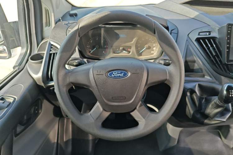 Used Ford Transit 2017 2.0T Diesel Multi-Function Commercial Vehicle Mid-Drive Mid-Roof China V Standard Steering Wheel