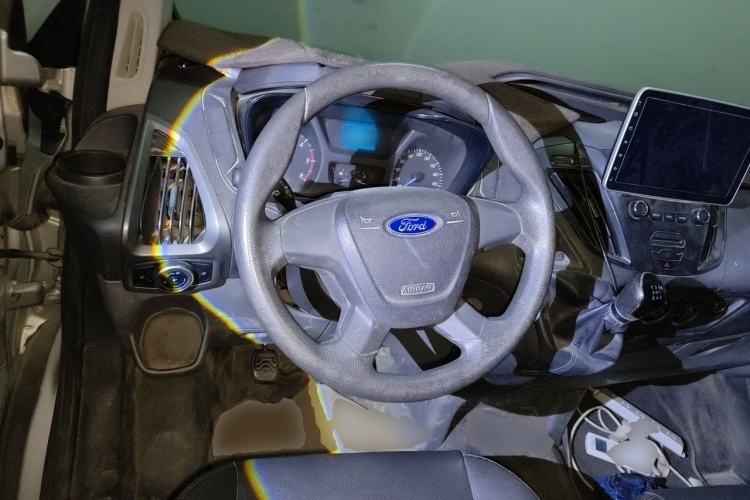 Used Ford Transit 2017 2.0T Diesel Multi-Purpose Commercial Vehicle Short Wheelbase Low Roof China V Standard Steering Wheel