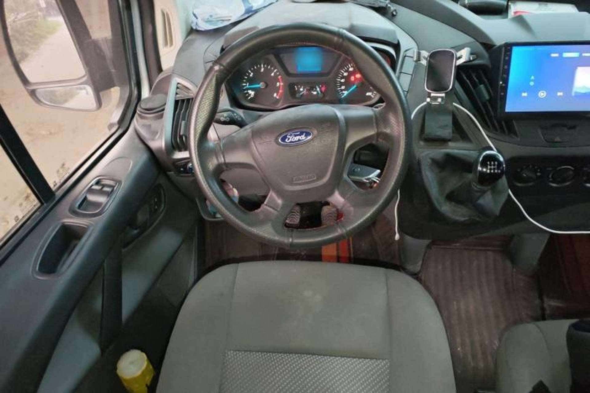 Used Ford Transit 2017 2.0T Diesel Multi-Purpose Commercial Vehicle Short Wheelbase Low Roof China V Standard Steering Wheel