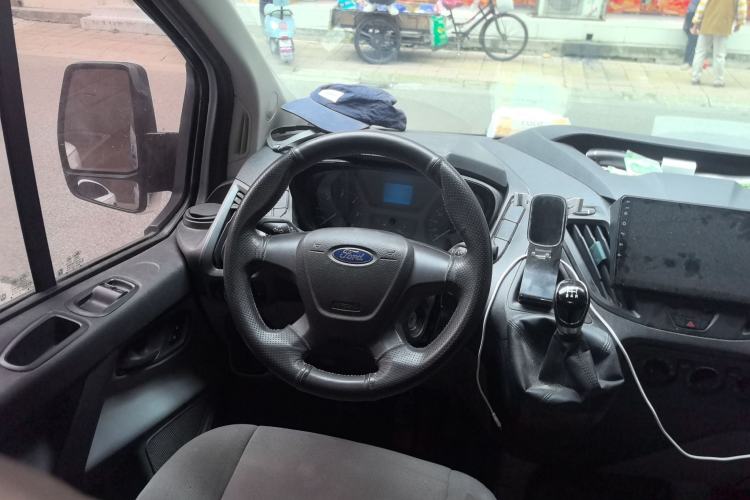 Used Ford Transit 2017 2.0T Diesel Multi-Purpose Commercial Vehicle Short Wheelbase Low Roof China V Standard Steering Wheel