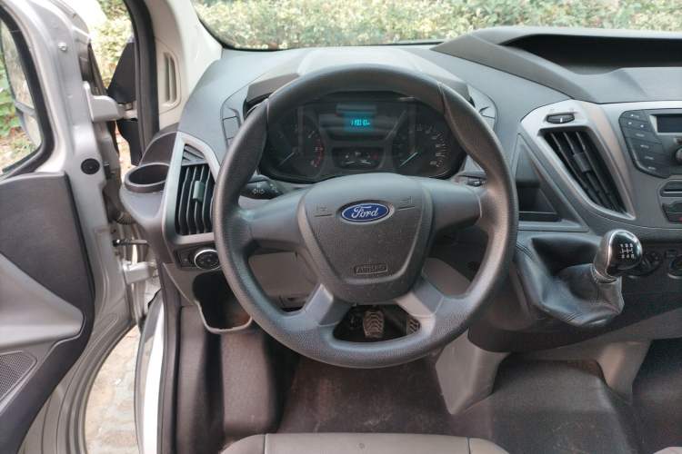 Used Ford Transit 2017 2.0T Diesel Multi-Function Commercial Vehicle Mid-Drive Mid-Roof China V Standard Steering Wheel