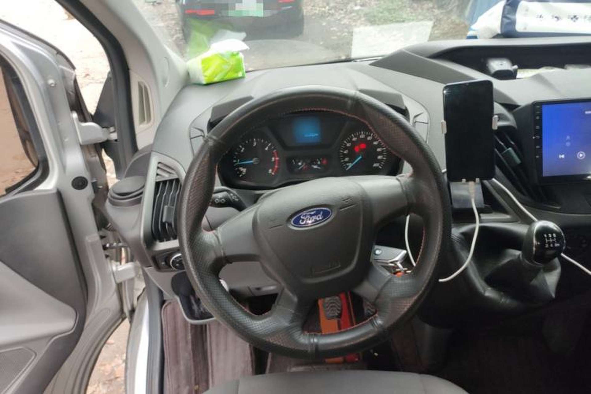 Used Ford Transit 2017 2.0T Diesel Multi-Purpose Commercial Vehicle Short Wheelbase Low Roof China V Standard Steering Wheel