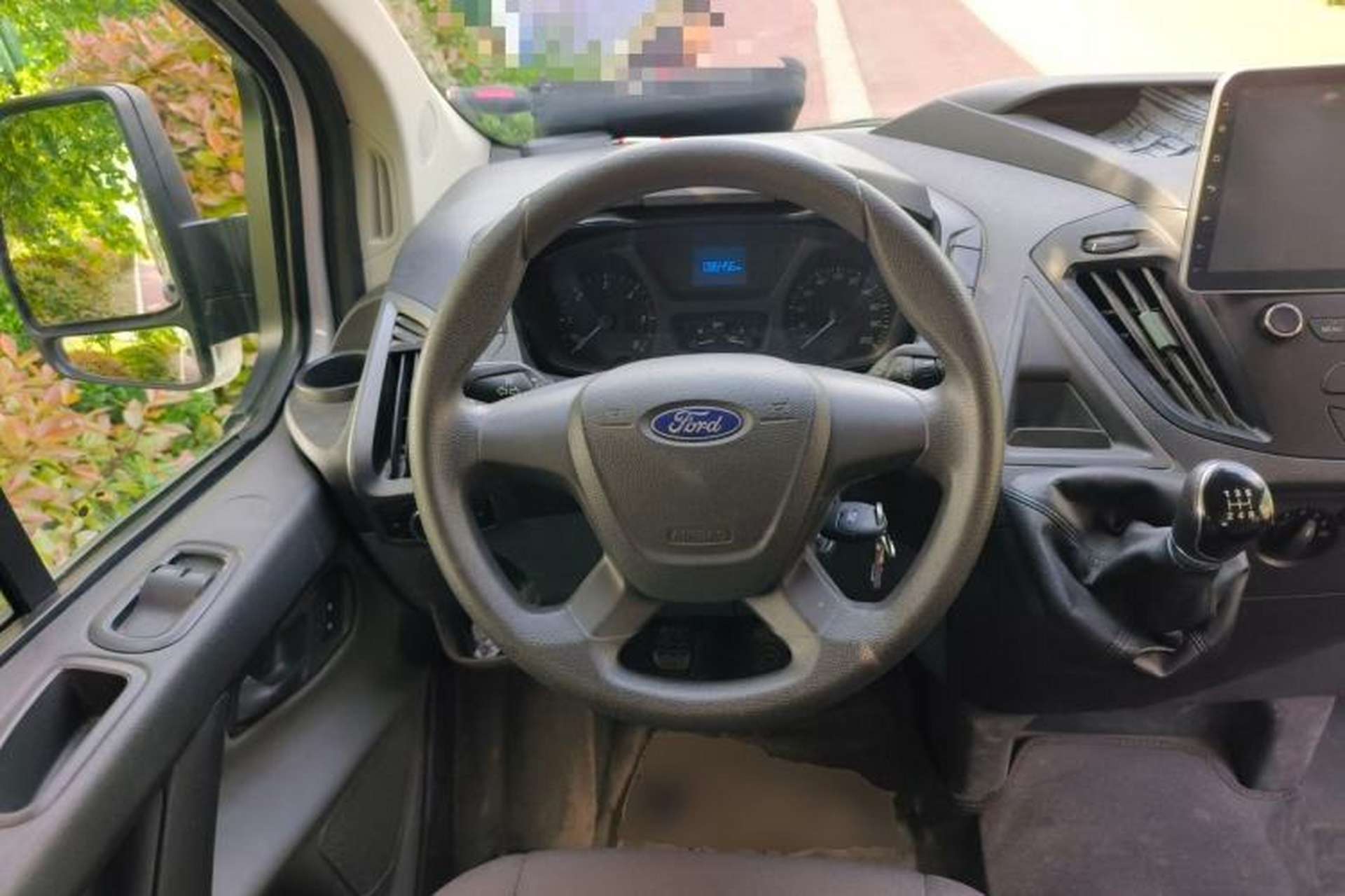 Used Ford Transit 2017 2.0T Diesel Multi-Purpose Commercial Vehicle Short Wheelbase Low Roof China IV Standard Steering Wheel