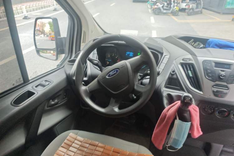 Used Ford Transit 2017 2.0T Diesel Multi-Purpose Commercial Vehicle Short Wheelbase Low Roof China V Standard Steering Wheel