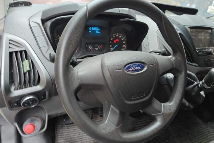 Used Ford Transit 2017 2.0T Diesel Multi-Purpose Commercial Vehicle Short Wheelbase Low Roof China V Standard Steering Wheel