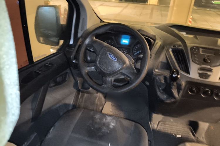 Used Ford Transit 2017 2.0T Diesel Multi-Function Commercial Vehicle Mid-Drive Mid-Roof China V Standard Steering Wheel